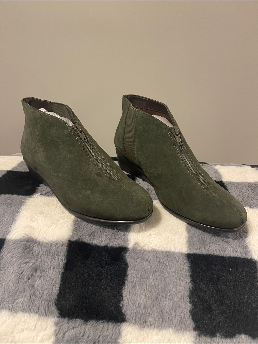 AEROSOLES Olive Green Suede Ankle Booties
